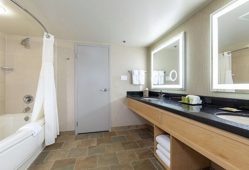 Люкс, Hilton Whistler Resort & Spa