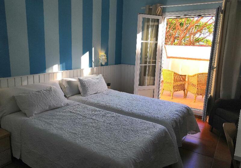 اتاق استاندارد سه نفره, Marisma Sancti Petri