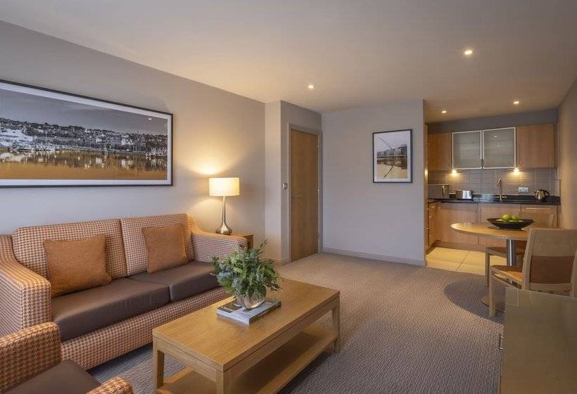 اتاق خانوادگی, Clayton Hotel Liffey Valley