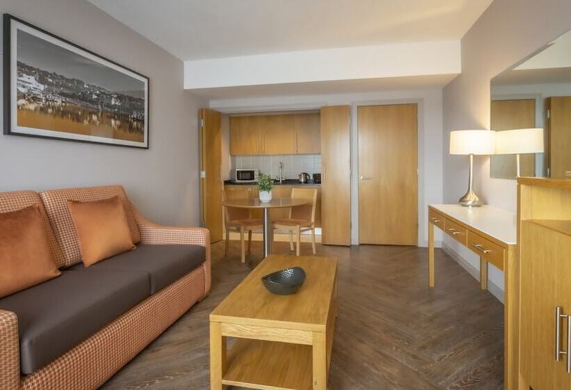 اتاق خانوادگی, Clayton Hotel Liffey Valley