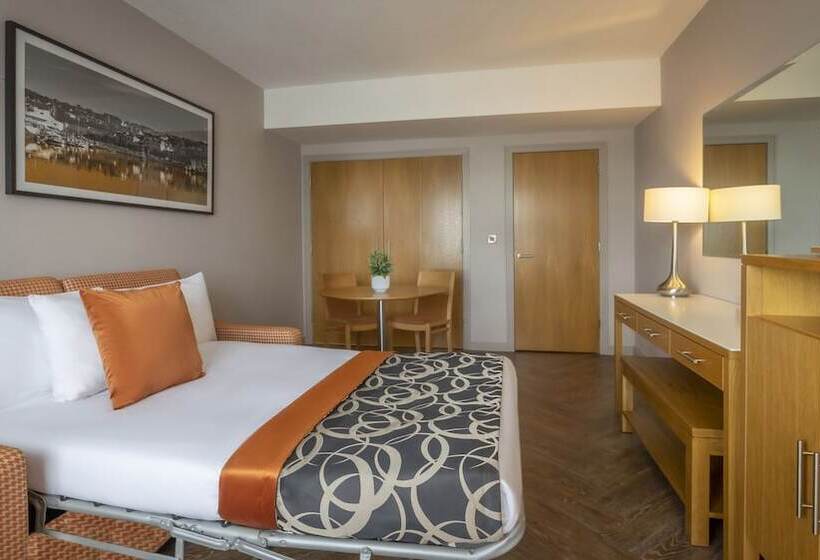 اتاق خانوادگی, Clayton Hotel Liffey Valley
