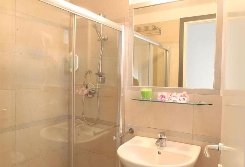 Economy Quadruple Room, Margherita
