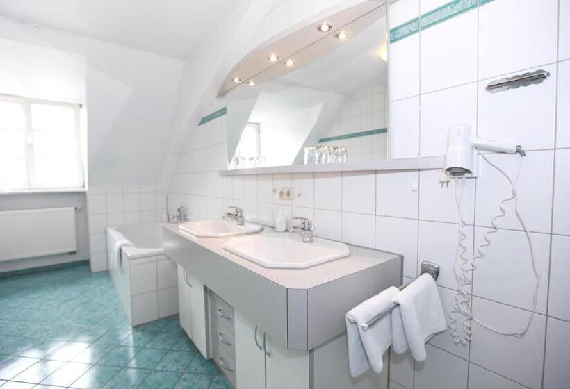 Четырехместный Номер Стандарт, Landhotel Hirsch