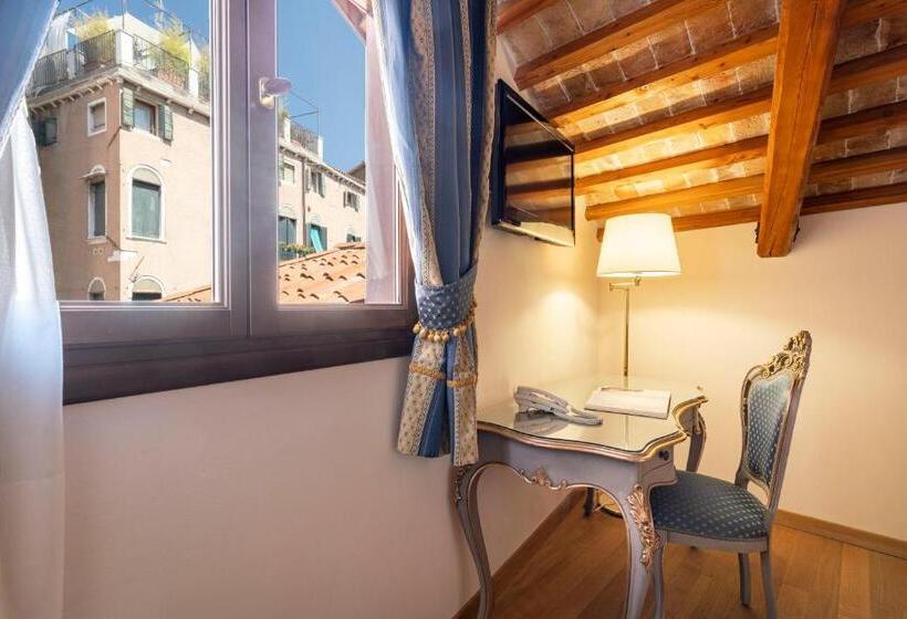 سوئیت با چشم‌انداز, Bella Venezia