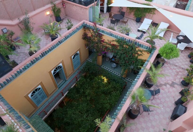 اتاق سوپریور با چشم‌انداز شهر, Ryad El Borj