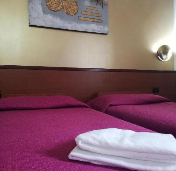 Номер Стандарт Трехместный, Ahr Hotel Villa Alighieri