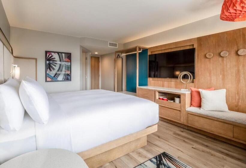 اتاق استاندارد با تخت بزرگ, Crowne Plaza Resort Guam
