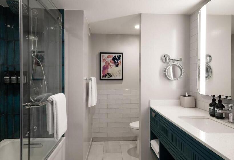 اتاق پرمیوم با چشم‌انداز دریا, Crowne Plaza Resort Guam