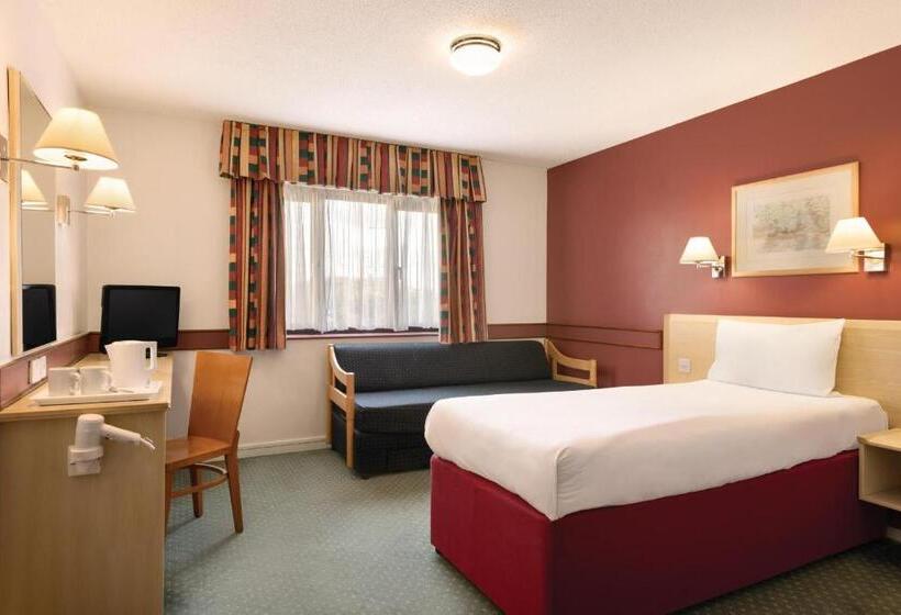 اتاق استاندارد برای معلولان, Days Inn Hotel Bradford   Leeds