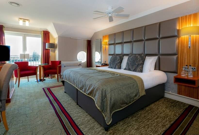 اتاق لوکس با تخت بزرگ, The Park Royal Hotel & Spa