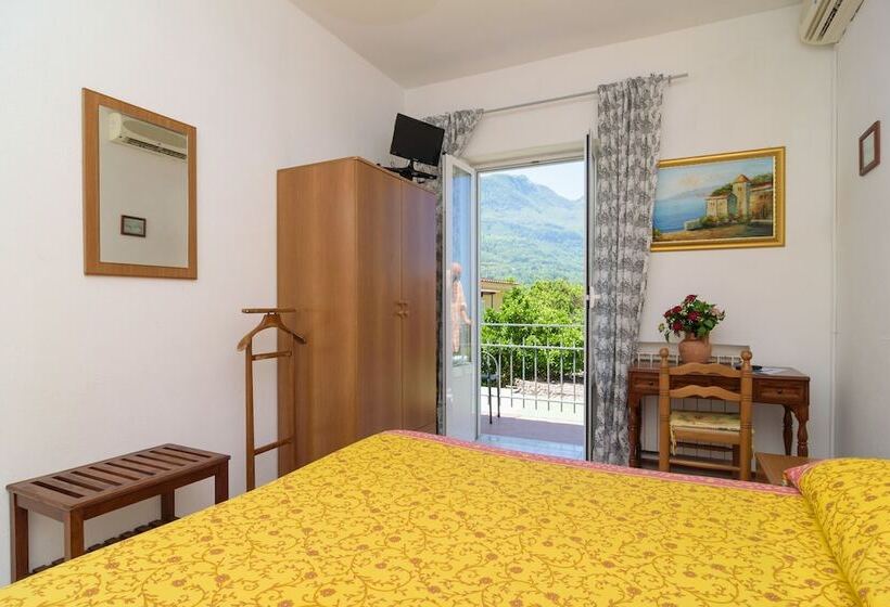 اتاق استاندارد چهار تخته, Villa Fiorentina