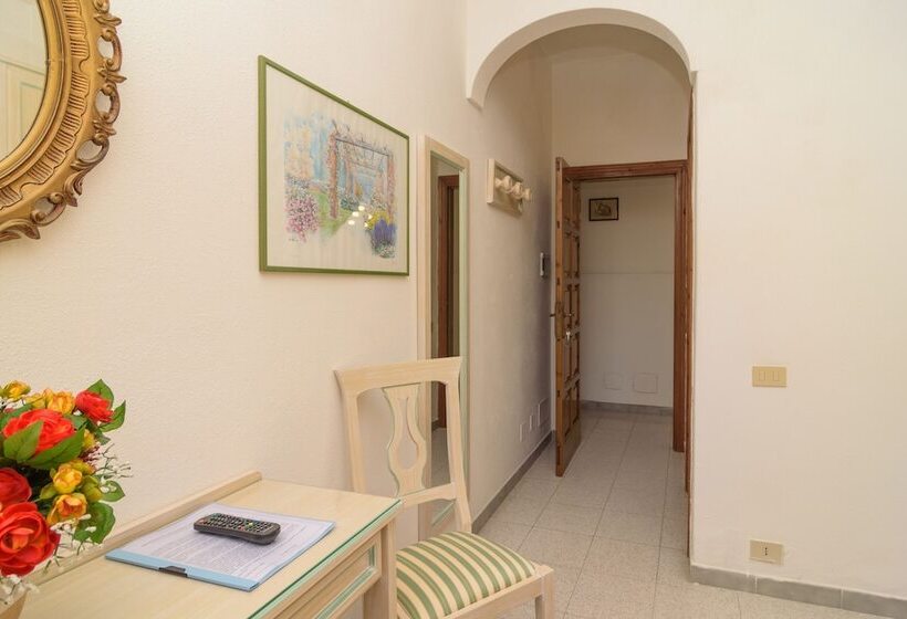 اتاق استاندارد چهار تخته, Villa Fiorentina