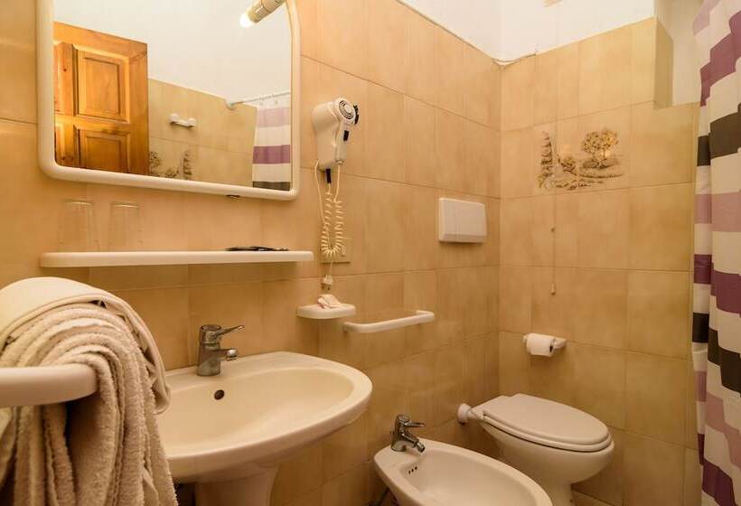 اتاق استاندارد چهار تخته, Villa Fiorentina