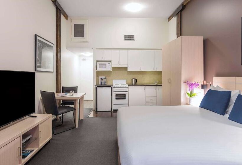 스탠다드 스튜디오, Oaks Sydney Goldsbrough Suites