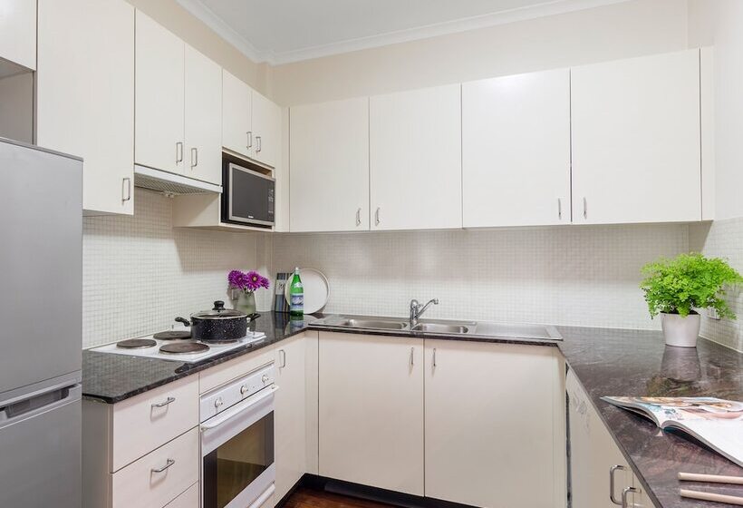 스탠다드 스튜디오, Oaks Sydney Goldsbrough Suites