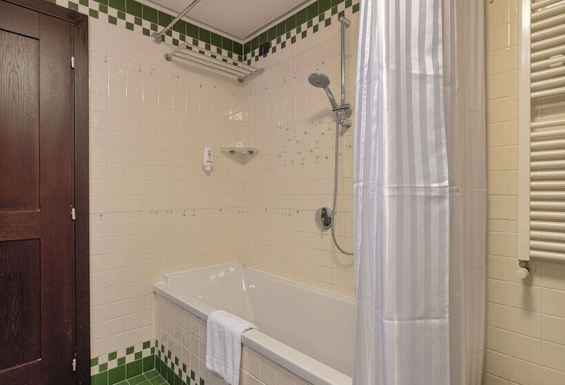 سوییت جونیور, Active Hotel Paradiso