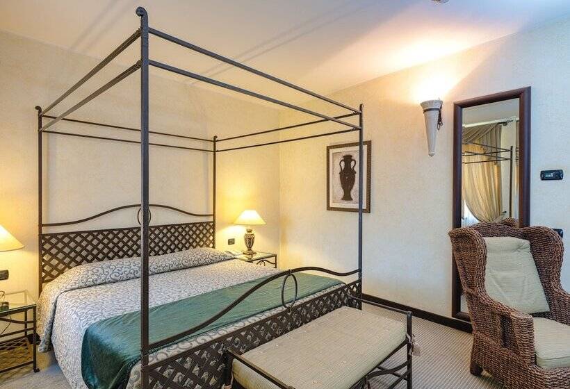 سوییت جونیور, Active Hotel Paradiso