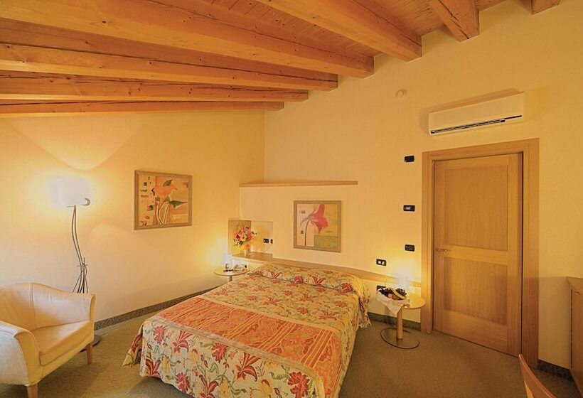 اتاق اکونومی, Active Hotel Paradiso