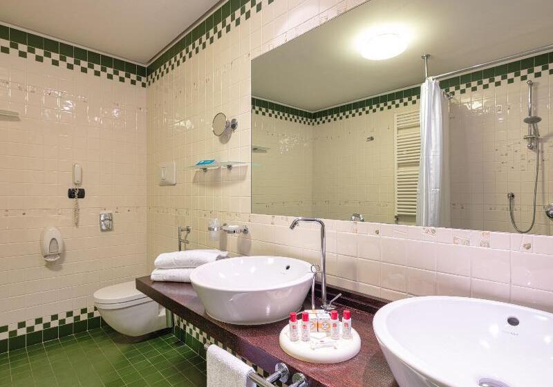 سوییت جونیور, Active Hotel Paradiso