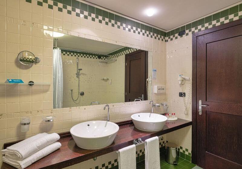سوییت جونیور, Active Hotel Paradiso