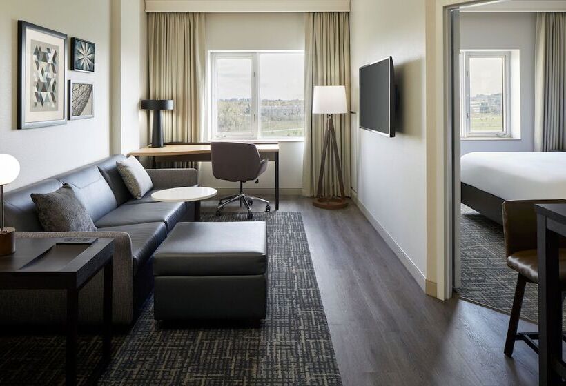 Suite, Residence Inn By Marriott Montreal Airport