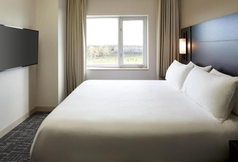キングサイズベッドのスイートルーム, Residence Inn By Marriott Montreal Airport