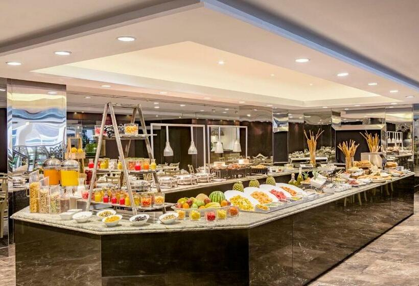 Номер Deluxe Кровать Кинг Вид на Город, Sheraton Grand Panama