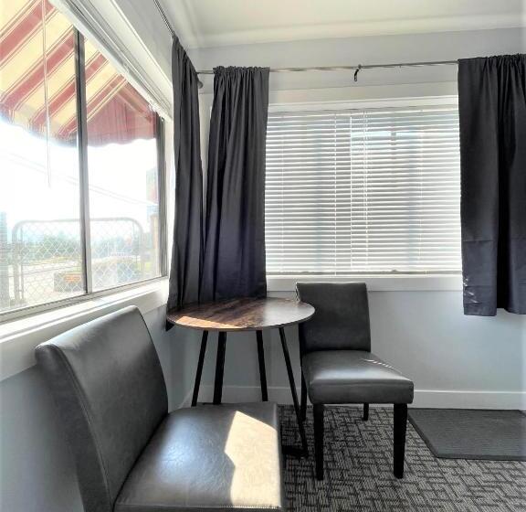 استودیو استاندارد با تخت کینگ, Super 8 By Wyndham Lake Country/winfield Area