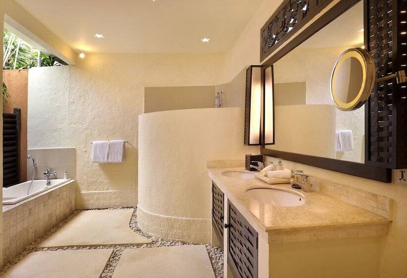Вилла 3 Спальни с Бассейном, Impiana Private Villas Seminyak