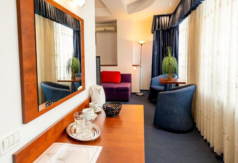 Suite with Terrace, Samaa