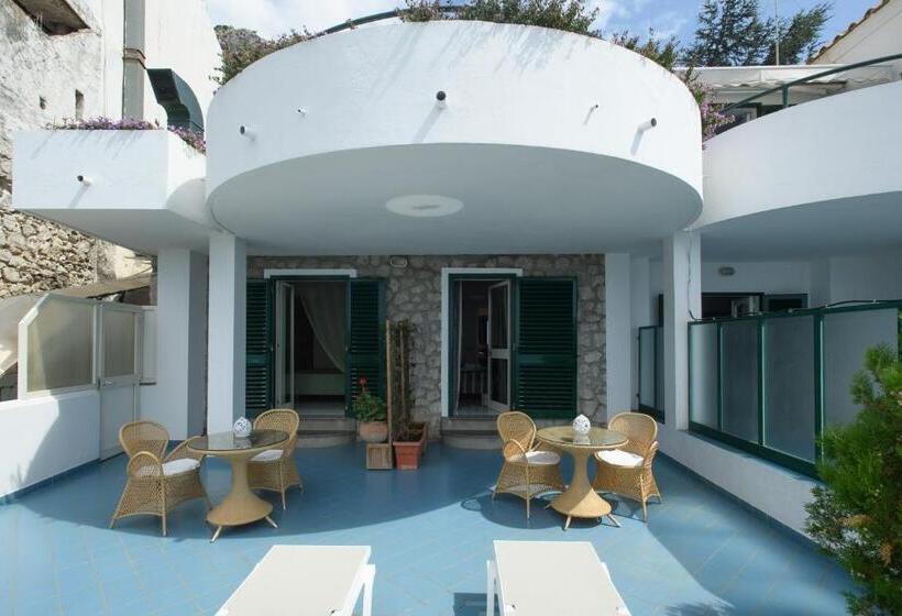 تختخواب در اتاق مشترک, Il Pino
