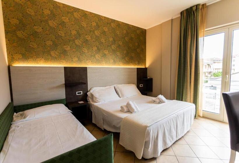 اتاق استاندارد چهارنفره با بالکن, Prestige