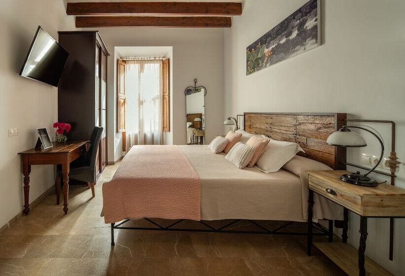 اتاق استاندارد, Can Joan Capo  Adults Only