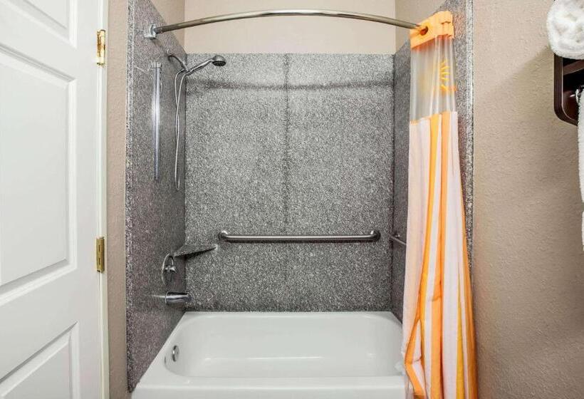 适合残疾人使用的标准间, La Quinta By Wyndham Pasadena