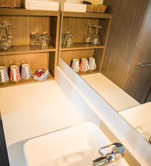 Номер Стандарт, Lilac City Motor Inn & Steakhouse