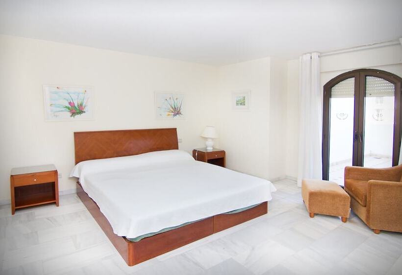 Апартаменты 3 Спальни, Park Plaza Suites Apartamentos