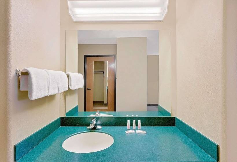 Номер Стандарт 2 Двуспальные Кровати, Pinedale Hotel & Suites