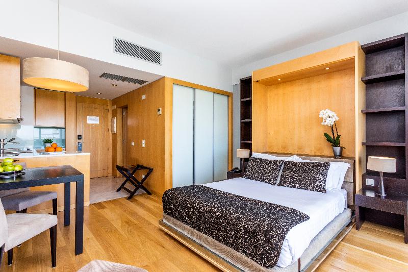 استودیوی استاندارد, Crowne Plaza Caparica Lisbon
