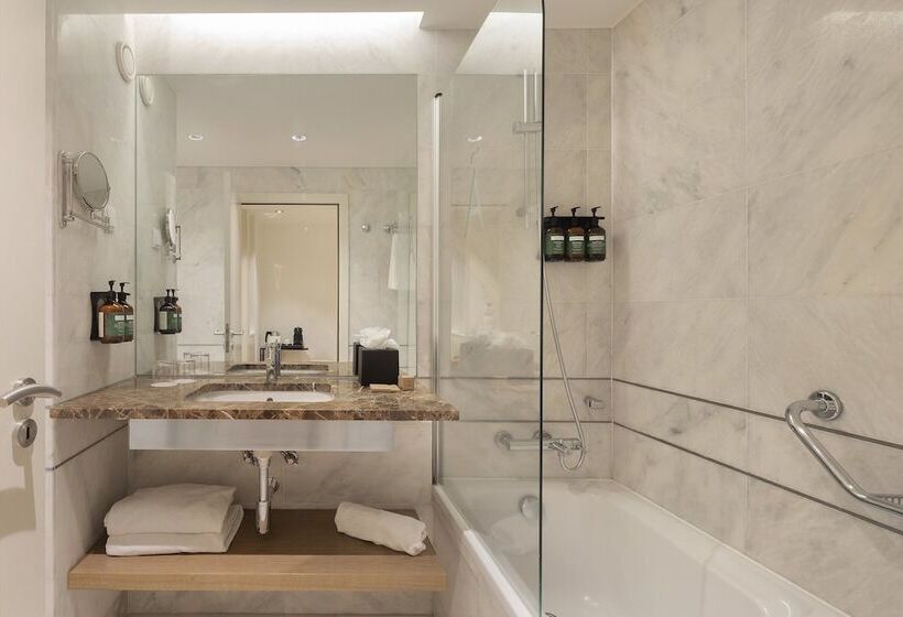 اتاق پرمیوم با چشم‌انداز دریا, Crowne Plaza Caparica Lisbon