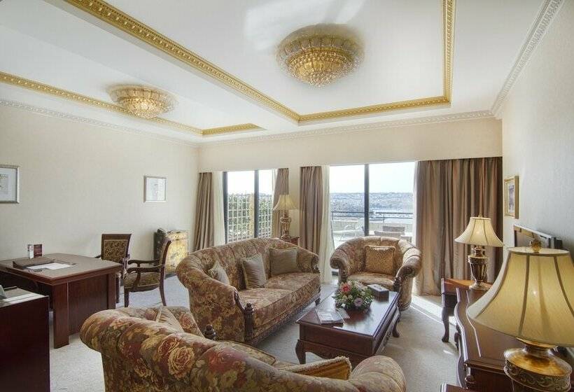 Королевский Люкс, Grand Hotel Excelsior