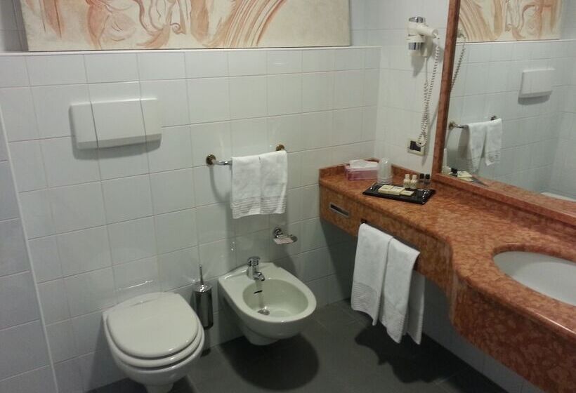 Полулюкс, Albergo Della Roccia