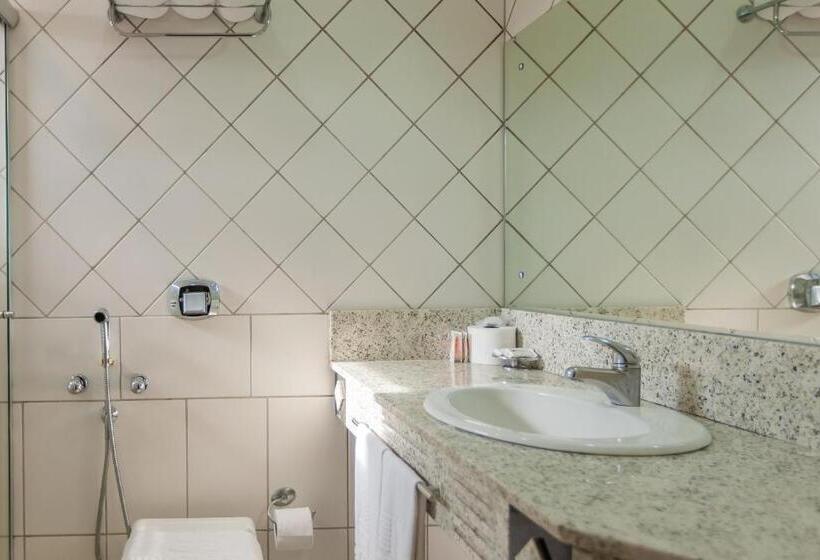 اتاق لوکس سه تخته, Tri Hotel Executive Criciúma