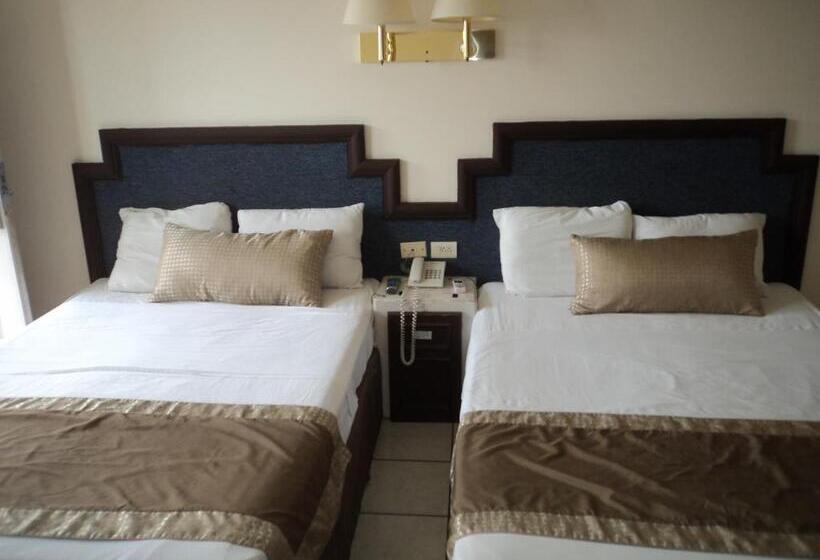 اتاق استاندارد چهار تخته, Hacienda Nainari