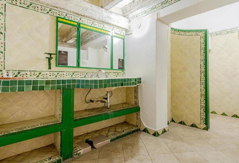 اتاق خانوادگی, Ayenda Meson De San Sebastian