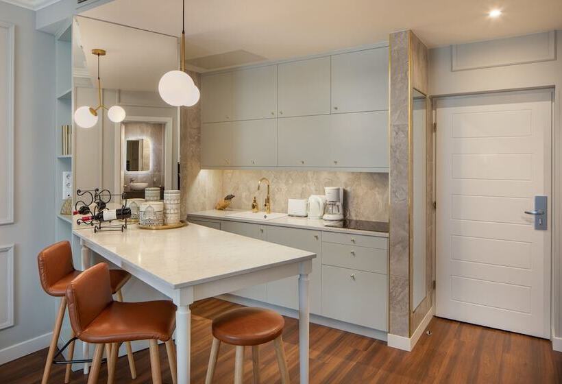 Люкс Повышенной Комфортности, Mamaison Residence Izabella Budapest
