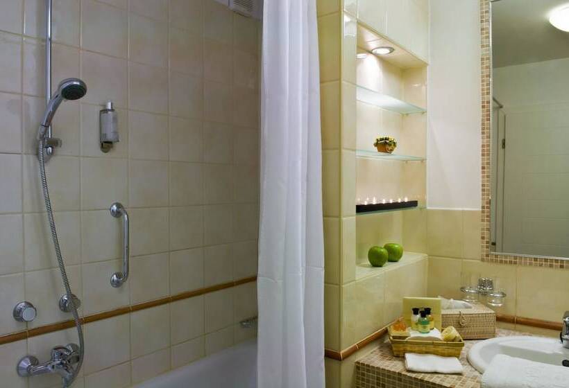 Люкс, Mamaison Residence Izabella Budapest