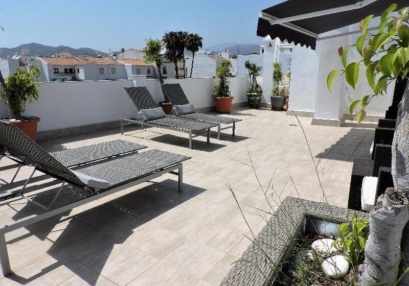 스탠다드 스튜디오, Apartamentos Abril