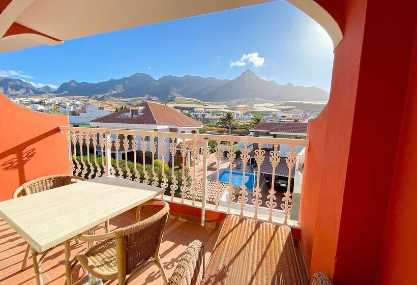 سوییت جونیور, La Aldea Suites
