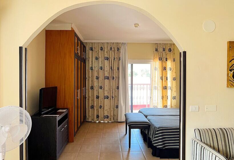 سوییت جونیور, La Aldea Suites