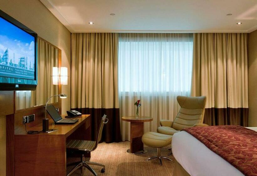 Номер Клуб Кровать Кинг, Sofitel London Heathrow